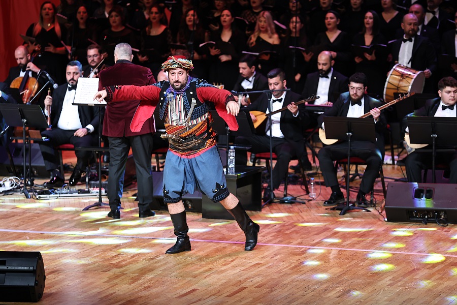 Türkü Türkü Türkiyem Hemdem” konseri büyük beğeni topladı 